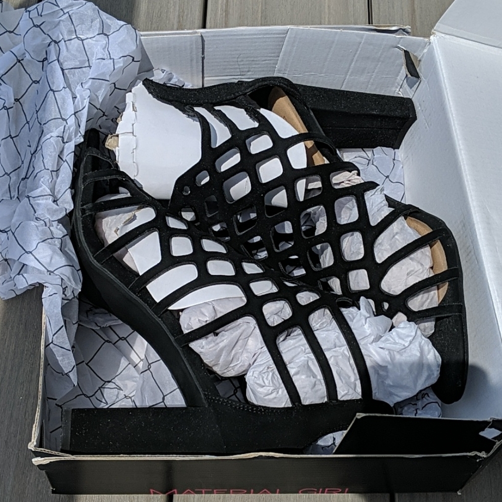 Cage, lattice, pattern heel